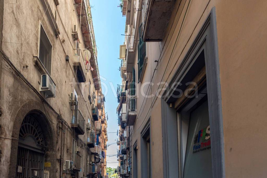 appartamento in vendita a Napoli in zona Chiaia