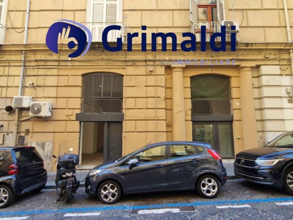 negozio in vendita a Napoli in zona Chiaia