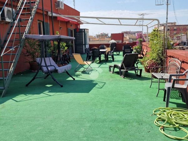 appartamento in vendita a Napoli in zona Chiaia