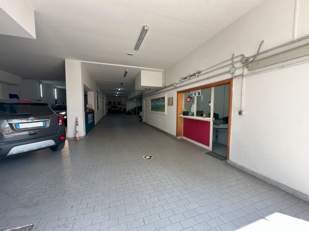 negozio in vendita a Napoli in zona Capodimonte / Colli Aminei