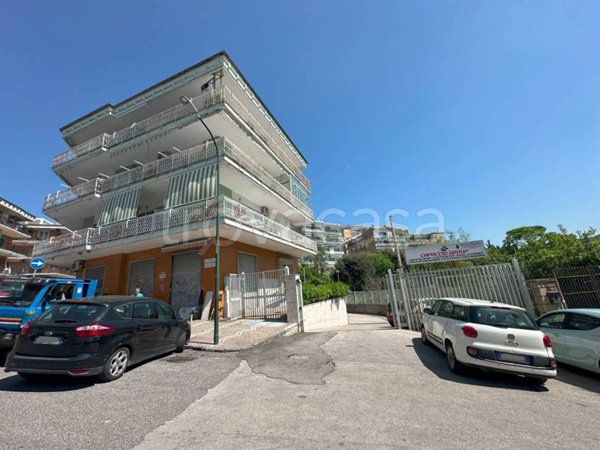 negozio in vendita a Napoli in zona Capodimonte / Colli Aminei