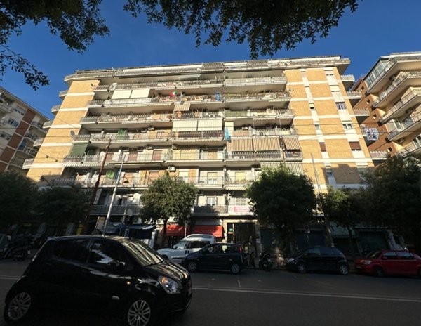 appartamento in vendita a Napoli in zona San Carlo all'Arena