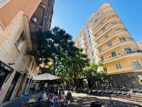 locale commerciale in vendita a Napoli