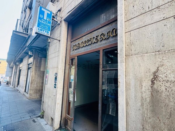 locale commerciale in vendita a Napoli