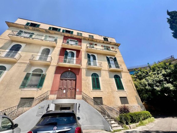 appartamento in vendita a Napoli in zona San Carlo all'Arena