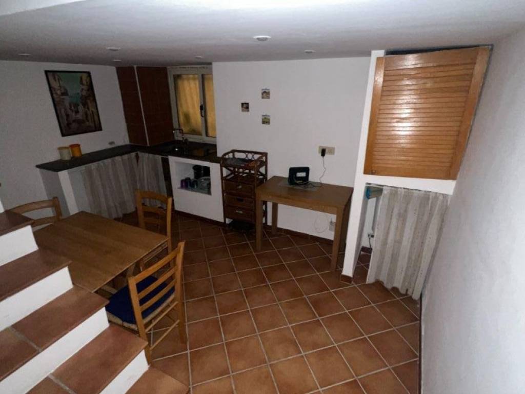 appartamento in vendita a Napoli in zona Chiaia