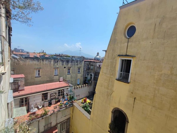 appartamento in vendita a Napoli in zona Stella
