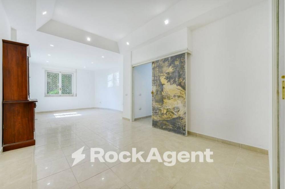 appartamento in vendita a Napoli in zona Posillipo