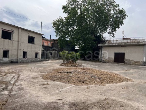 capannone in vendita a Napoli in zona San Giovanni a Teduccio