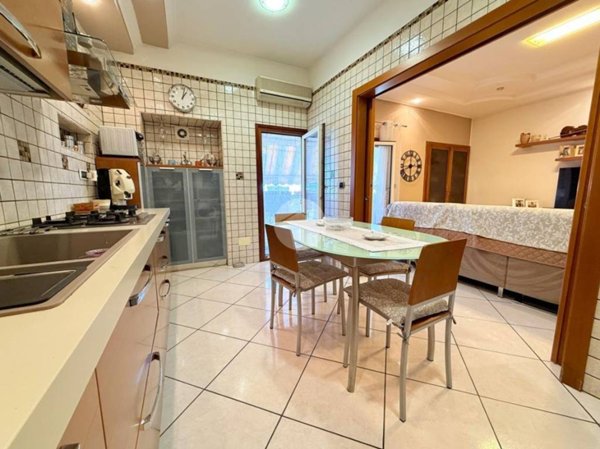 appartamento in vendita a Napoli in zona Zona Industriale-Ferrovia