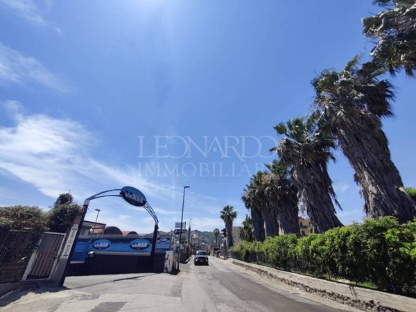 negozio in vendita a Napoli in zona Bagnoli