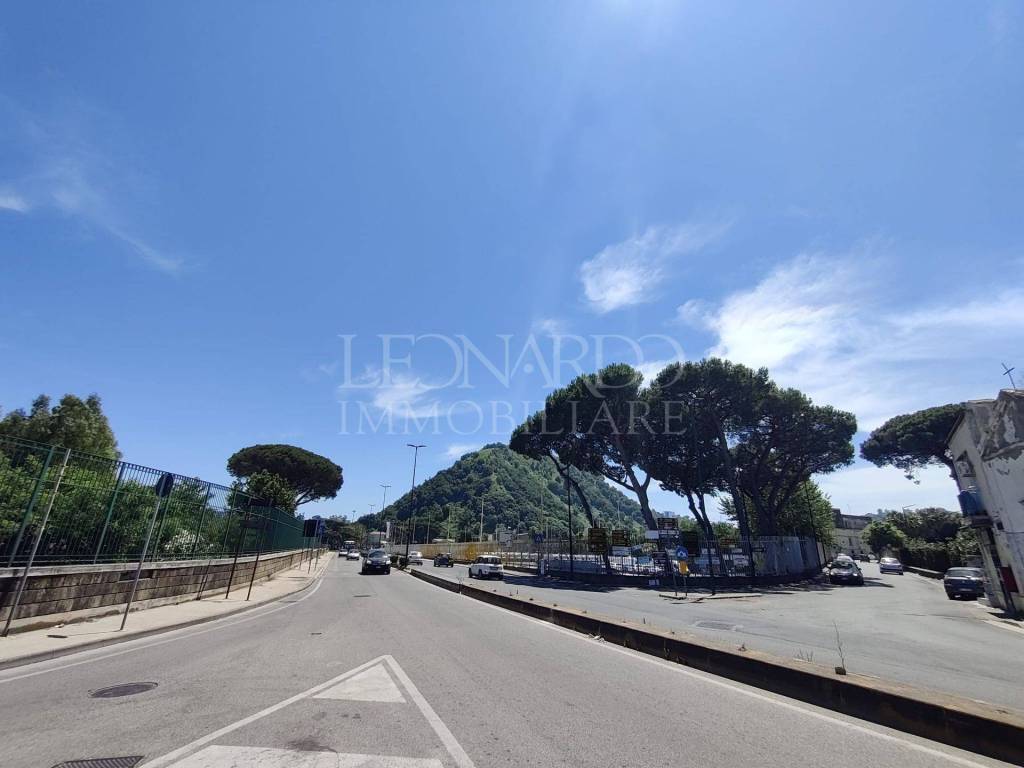 negozio in vendita a Napoli in zona Bagnoli