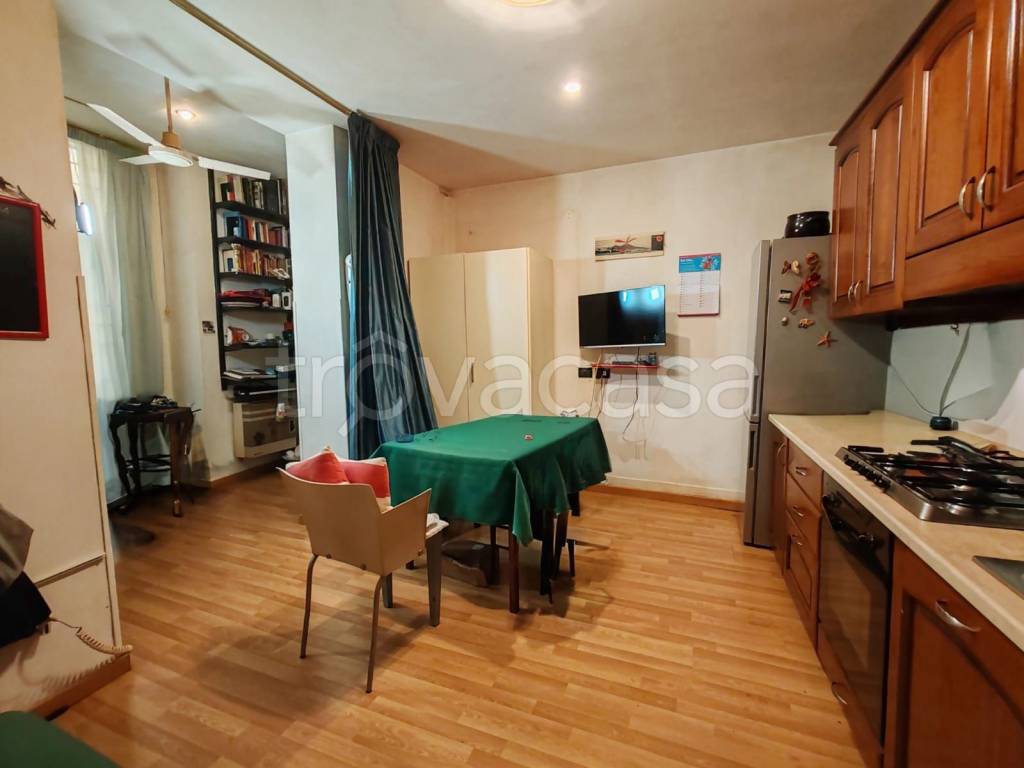 appartamento in vendita a Napoli in zona Chiaia