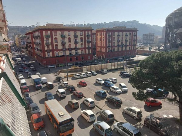 appartamento in vendita a Napoli in zona Fuorigrotta