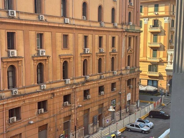 appartamento in vendita a Napoli in zona Chiaia