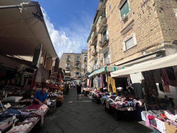 negozio in vendita a Napoli in zona Mercato