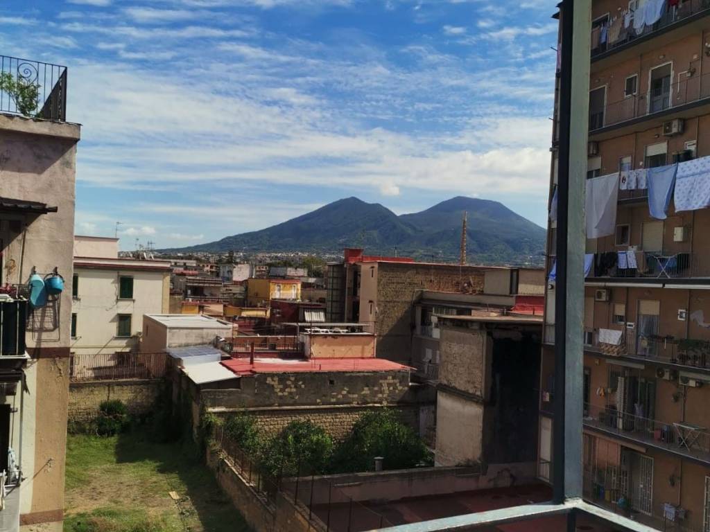 appartamento in vendita a Napoli in zona Barra