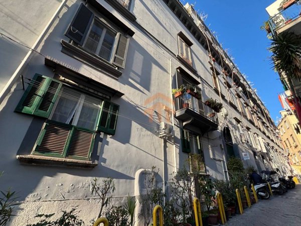 appartamento in vendita a Napoli in zona Chiaia