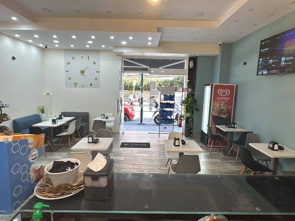 negozio in vendita a Napoli in zona Fuorigrotta
