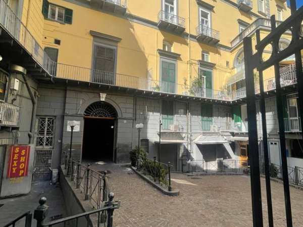appartamento in vendita a Napoli in zona Porto