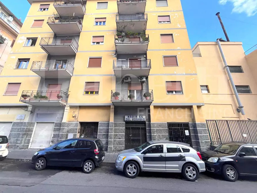 locale commerciale in vendita a Napoli in zona Capodichino