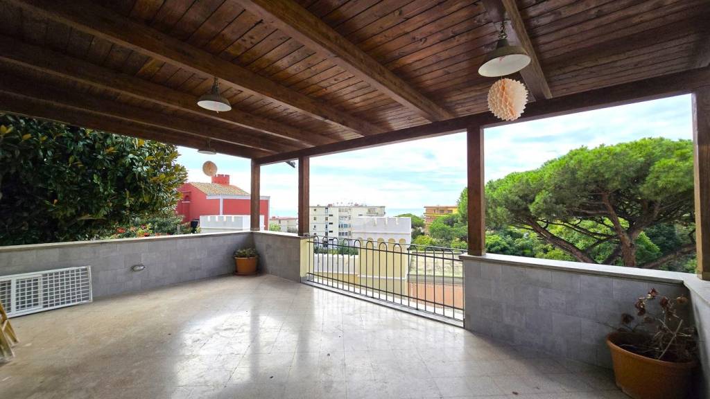 appartamento in vendita a Napoli in zona Posillipo