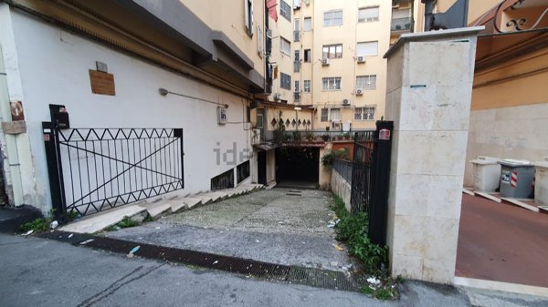 locale commerciale in vendita a Napoli in zona Soccavo