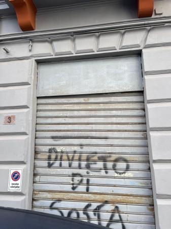 negozio in vendita a Napoli in zona Stella