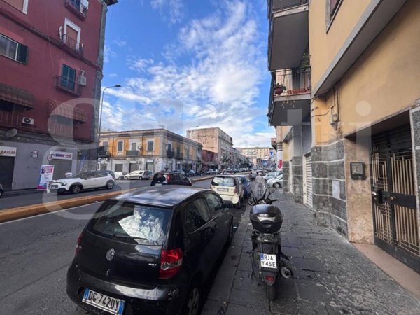 negozio in vendita a Napoli in zona Capodichino