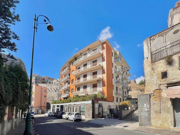 negozio in vendita a Napoli in zona Arenella