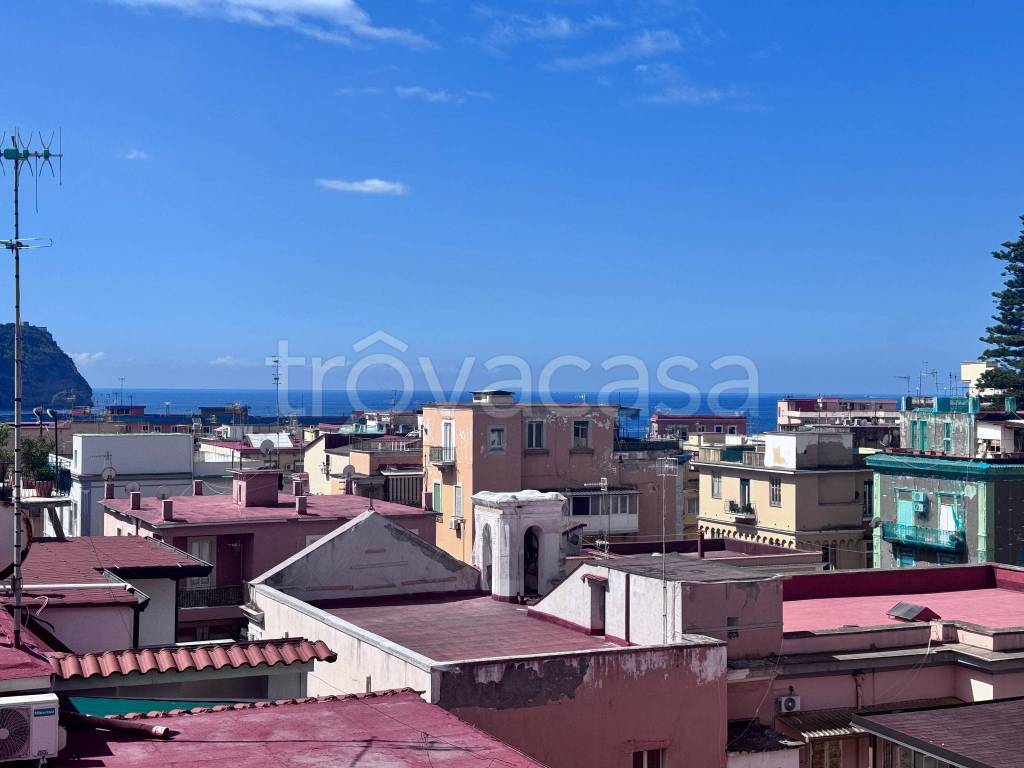appartamento in vendita a Napoli in zona Bagnoli