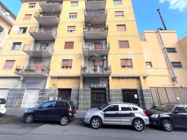 locale commerciale in vendita a Napoli
