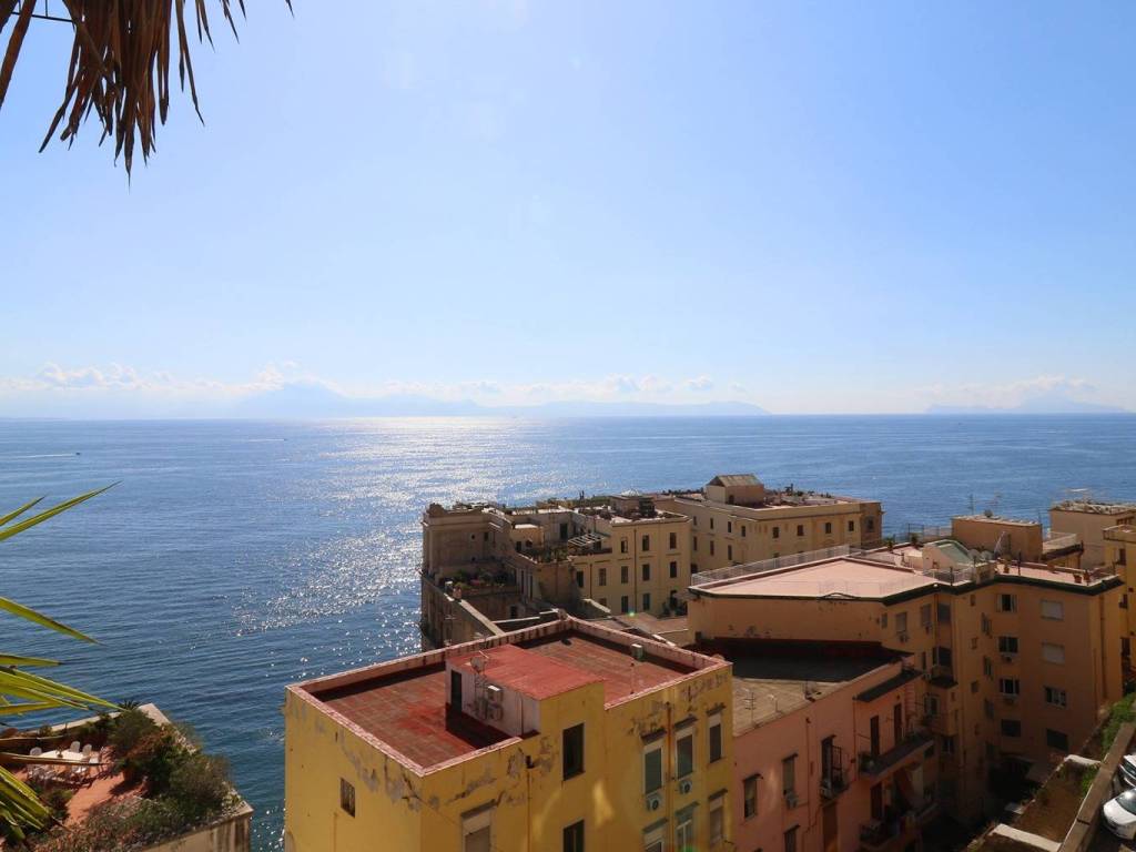 appartamento in vendita a Napoli in zona Posillipo