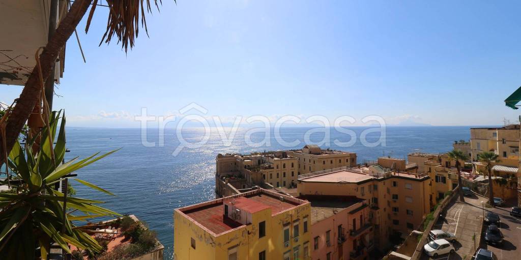 appartamento in vendita a Napoli in zona Posillipo