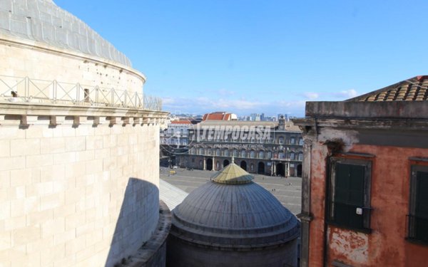 appartamento in vendita a Napoli in zona San Ferdinando