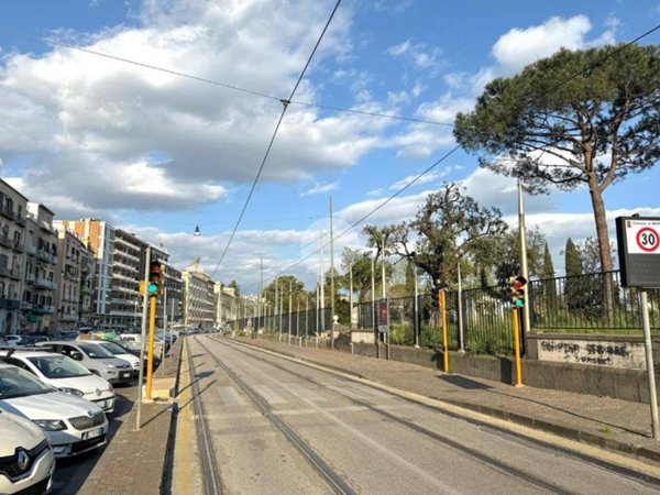 appartamento in vendita a Napoli in zona Chiaia