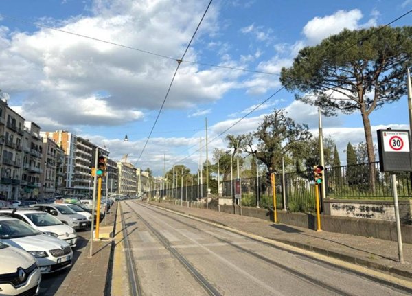 appartamento in vendita a Napoli in zona Chiaia