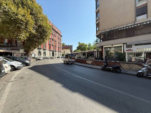 appartamento in vendita a Napoli in zona Chiaia