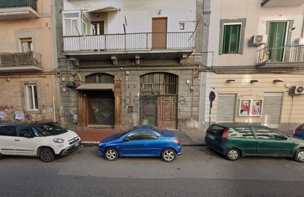 locale commerciale in vendita a Napoli in zona San Carlo all'Arena