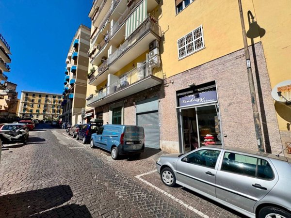 negozio in vendita a Napoli in zona Arenella
