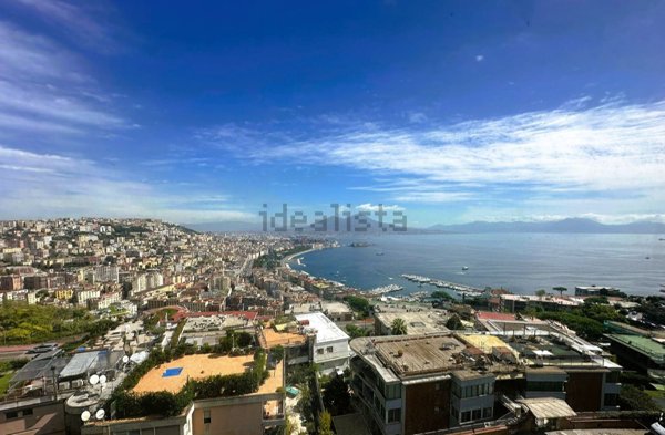 appartamento in vendita a Napoli in zona Chiaia