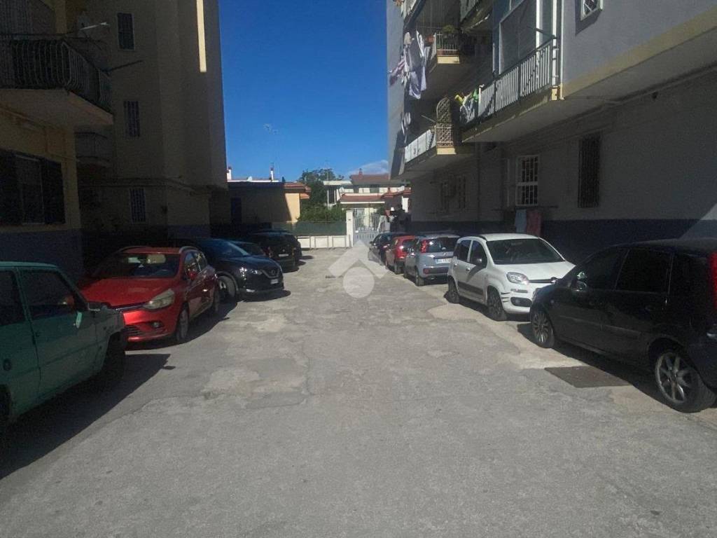 negozio in vendita a Napoli in zona Pianura
