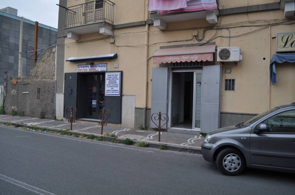negozio in vendita a Napoli in zona San Giovanni a Teduccio