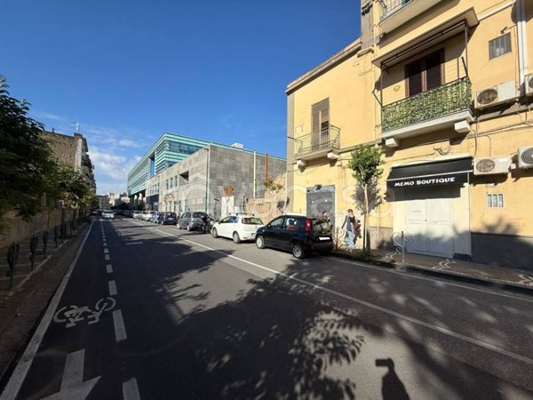negozio in vendita a Napoli in zona San Giovanni a Teduccio