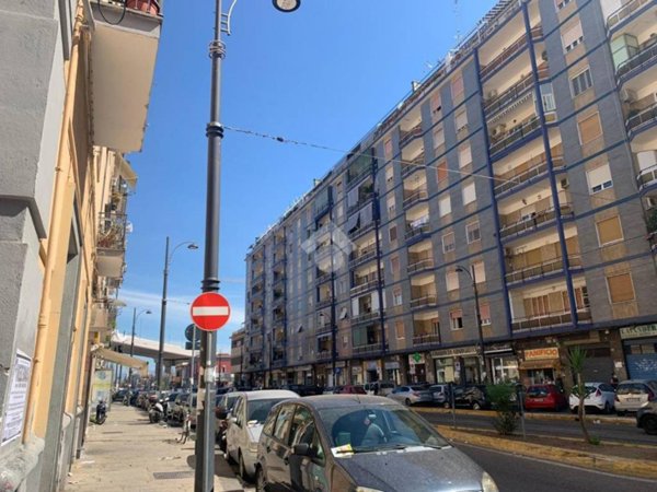 locale commerciale in vendita a Napoli in zona Poggioreale