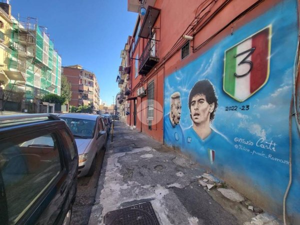 appartamento in vendita a Napoli in zona Stella