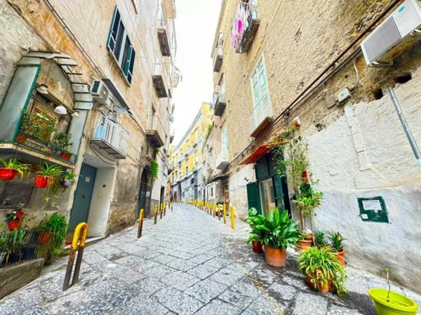 appartamento in vendita a Napoli in zona Stella