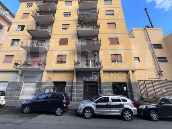 locale commerciale in vendita a Napoli