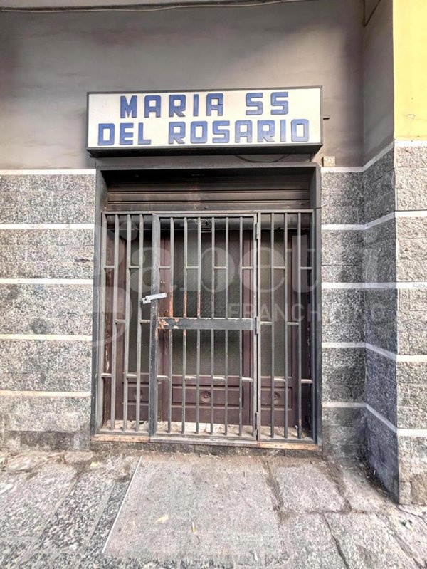 locale commerciale in vendita a Napoli