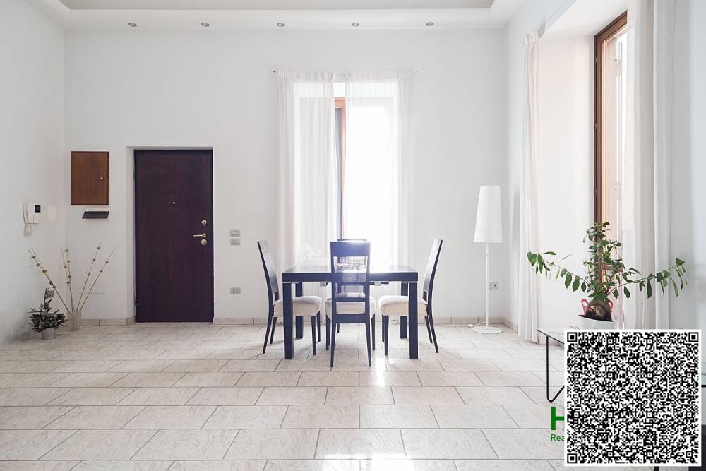 appartamento in vendita a Napoli in zona Chiaia